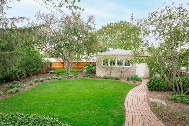 1017 N Grove Avenue, Oak Park, IL 60302