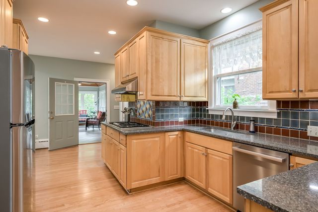1017 N Grove Avenue, Oak Park, IL 60302