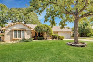 5210 Rustle Leaf Drive, Arlington, TX 76017