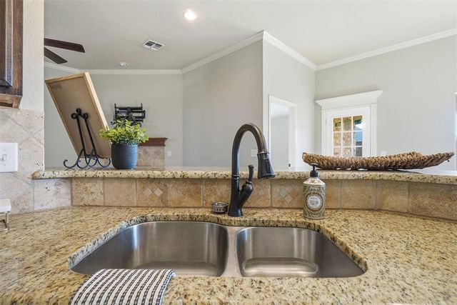 407 NW Granite Avenue, Cache, OK 73527