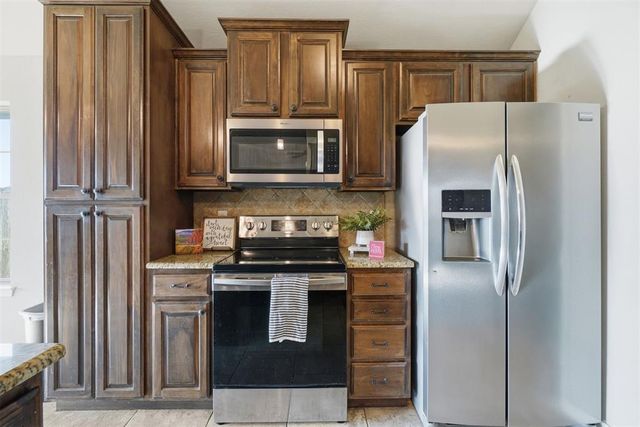 407 NW Granite Avenue, Cache, OK 73527