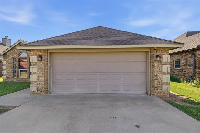 407 NW Granite Avenue, Cache, OK 73527