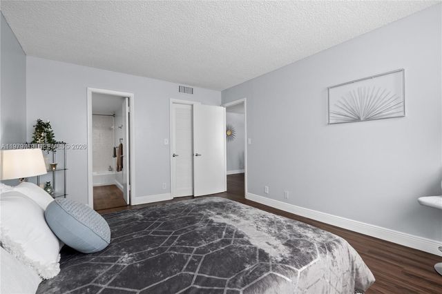 427 Golden Isles Dr 11H, Hallandale Beach, FL 33009