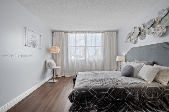 427 Golden Isles Dr 11H, Hallandale Beach, FL 33009