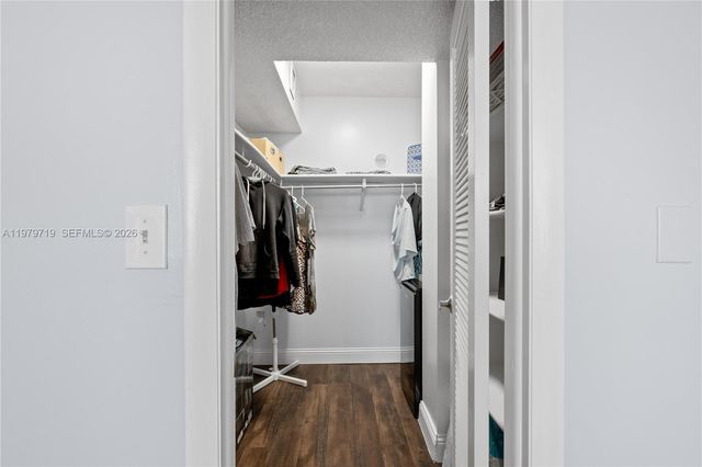 427 Golden Isles Dr 11H, Hallandale Beach, FL 33009