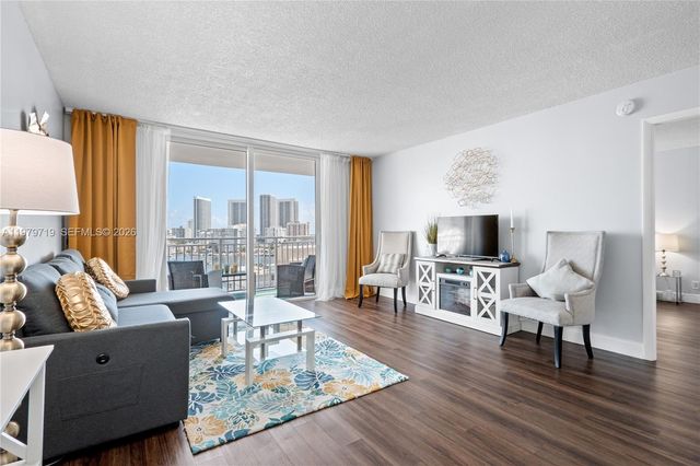 427 Golden Isles Dr 11H, Hallandale Beach, FL 33009