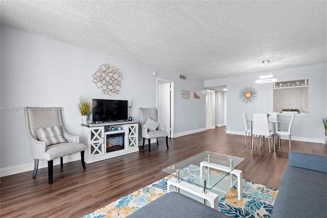 427 Golden Isles Dr 11H, Hallandale Beach, FL 33009