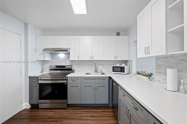 427 Golden Isles Dr 11H, Hallandale Beach, FL 33009