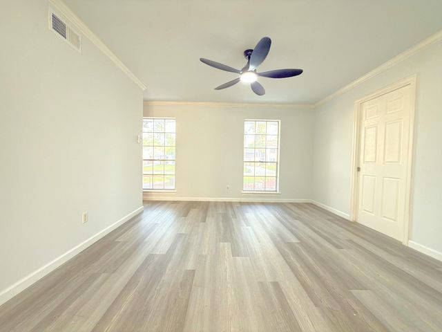 5926 Queensgate Drive, Houston, TX 77066