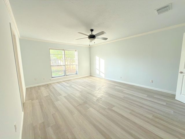 5926 Queensgate Drive, Houston, TX 77066
