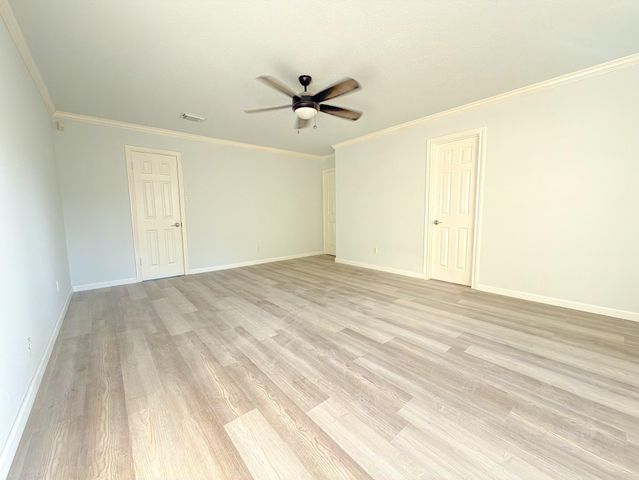 5926 Queensgate Drive, Houston, TX 77066
