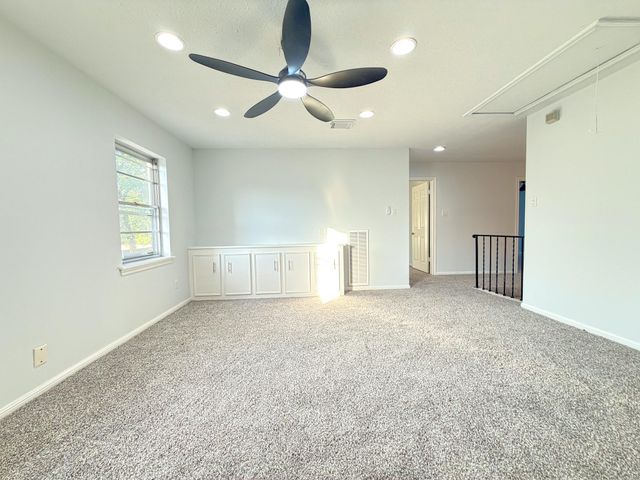 5926 Queensgate Drive, Houston, TX 77066