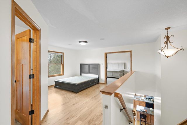 10803 Hawthorn Trail, Woodbury, MN 55129