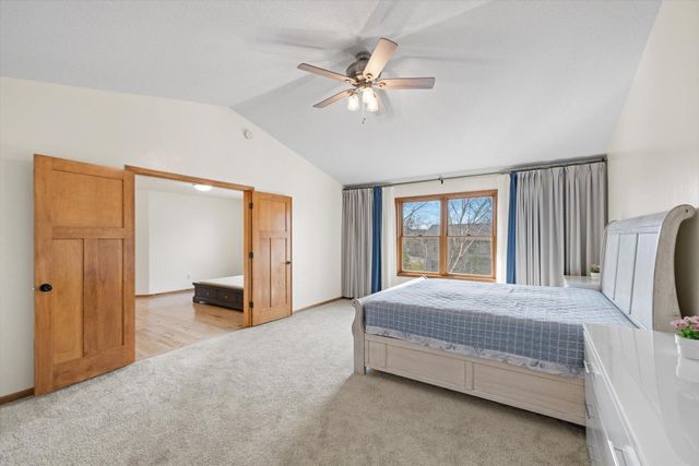 10803 Hawthorn Trail, Woodbury, MN 55129