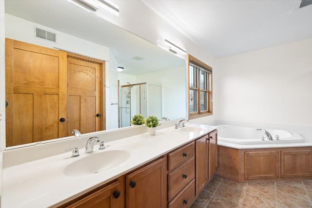 10803 Hawthorn Trail, Woodbury, MN 55129