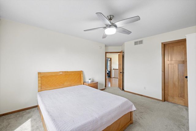 10803 Hawthorn Trail, Woodbury, MN 55129