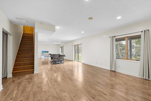 10803 Hawthorn Trail, Woodbury, MN 55129