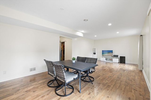 10803 Hawthorn Trail, Woodbury, MN 55129