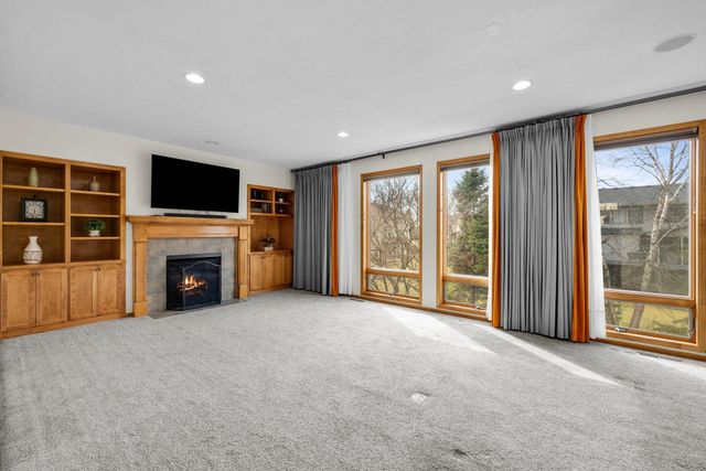 10803 Hawthorn Trail, Woodbury, MN 55129