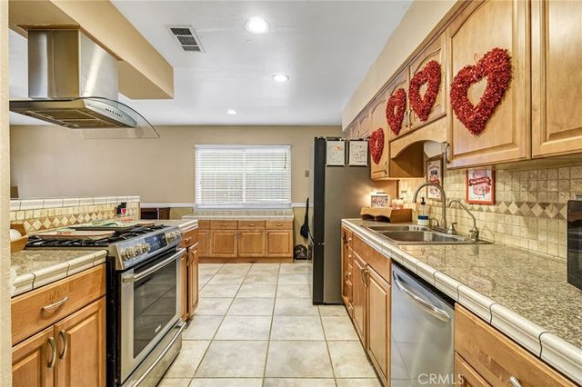 3849 N Stanford, Fresno, CA 93727