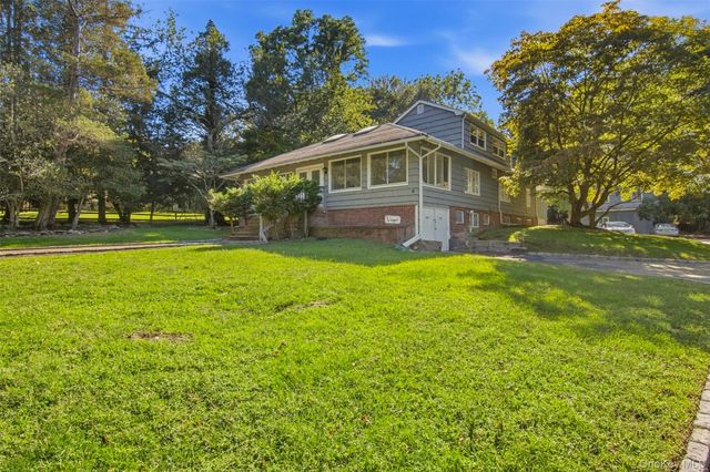 6 Barnhart Place, Shoreham, NY 11786