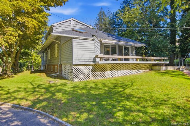 6 Barnhart Place, Shoreham, NY 11786