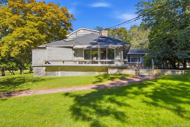 6 Barnhart Place, Shoreham, NY 11786
