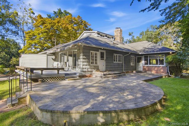 6 Barnhart Place, Shoreham, NY 11786