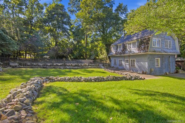 6 Barnhart Place, Shoreham, NY 11786