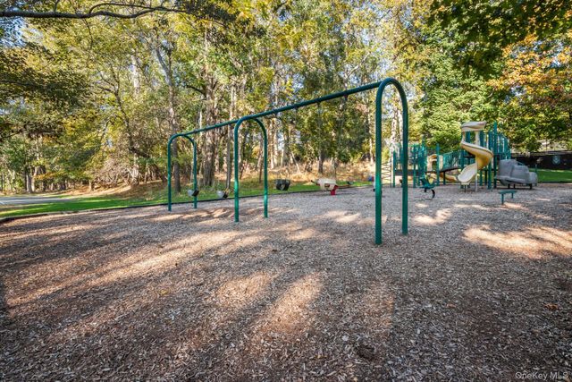 6 Barnhart Place, Shoreham, NY 11786