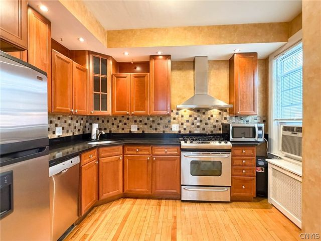 7 Genesee Court, Utica, NY 13502