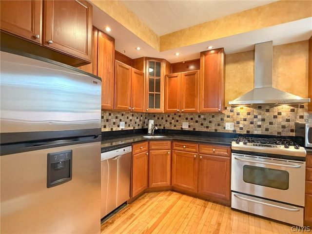 7 Genesee Court, Utica, NY 13502