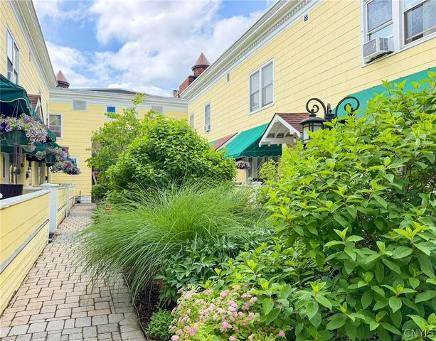 7 Genesee Court, Utica, NY 13502