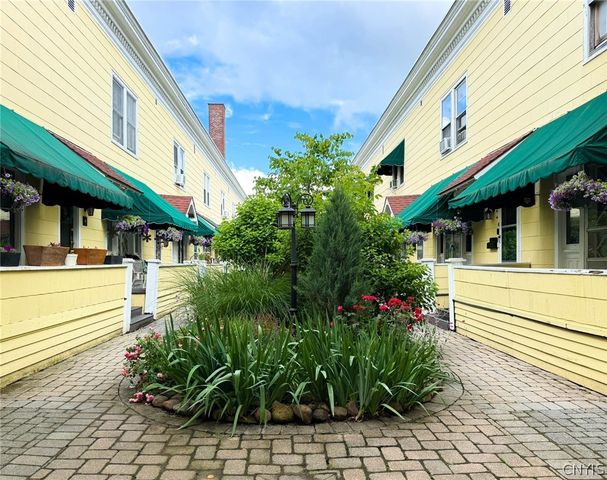 7 Genesee Court, Utica, NY 13502