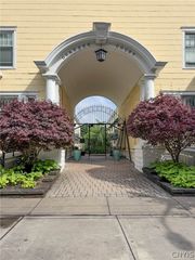 7 Genesee Court, Utica, NY 13502
