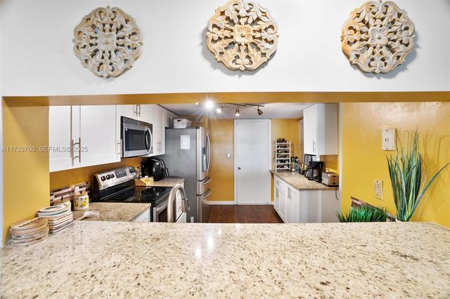 3275 NW 44th Street 3, Oakland Park, FL 33309