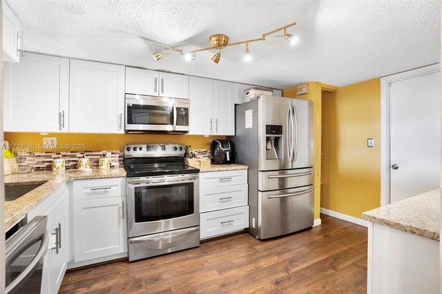 3275 NW 44th Street 3, Oakland Park, FL 33309