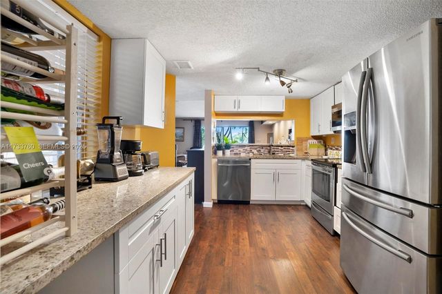 3275 NW 44th Street 3, Oakland Park, FL 33309