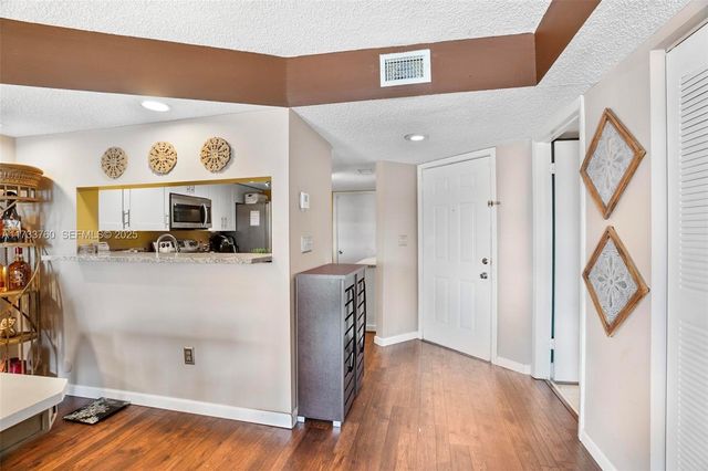 3275 NW 44th Street 3, Oakland Park, FL 33309