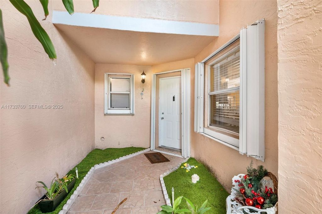 3275 NW 44th Street 3, Oakland Park, FL 33309