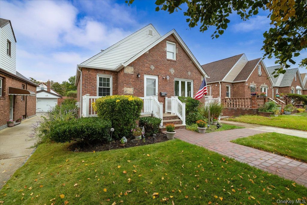 82-46 256th Street, Floral Park, NY 11004 — photo 2