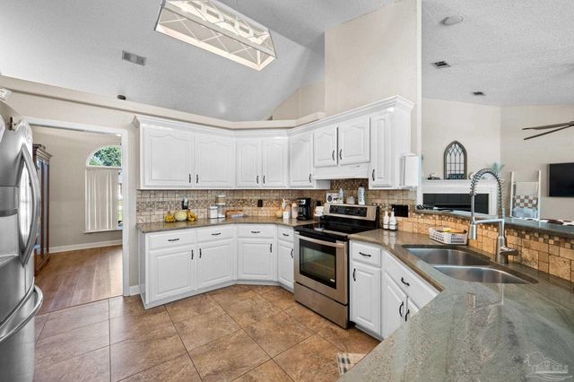 3660 Misty Woods Cir, Pace, FL 32571