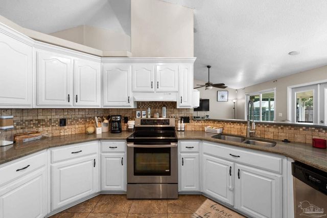 3660 Misty Woods Cir, Pace, FL 32571