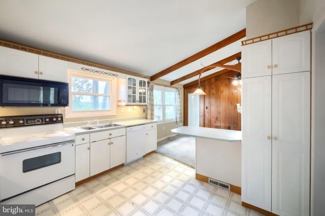 468 FAIRVIEW DR, Hanover, PA 17331