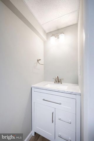 468 FAIRVIEW DR, Hanover, PA 17331