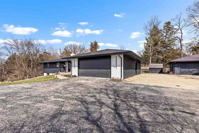 7010 PRAIRIE HILL Road, South Beloit, IL 61080