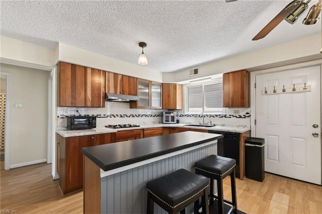 628 Surfside Ave, Virginia Beach, VA 23451
