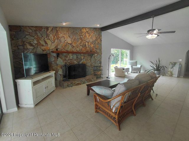 11238 Kodiak Wren Road, Weeki Wachee, FL 34614