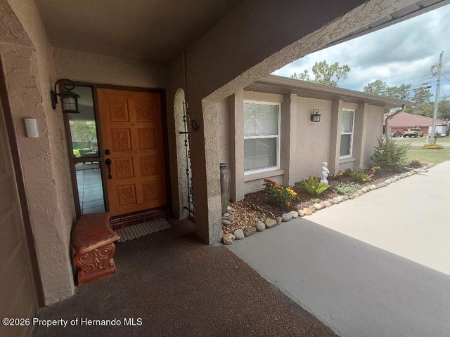 11238 Kodiak Wren Road, Weeki Wachee, FL 34614