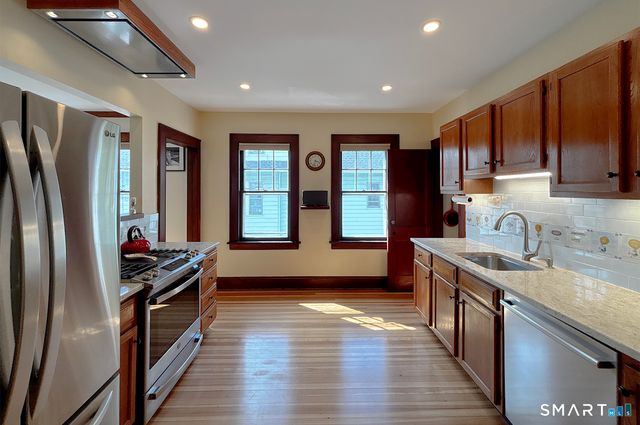 76 Harborview Avenue, Bridgeport, CT 06605